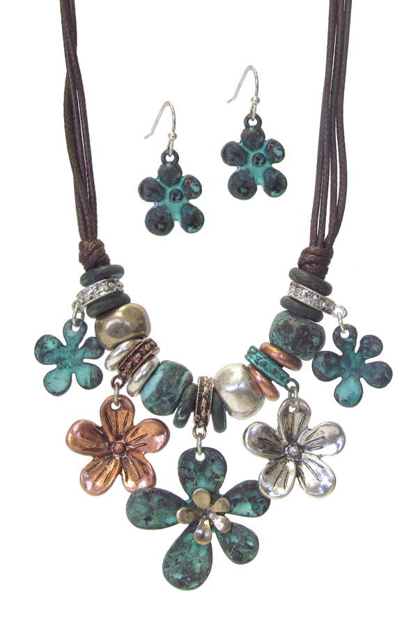 ( T665 )  FLOWER CHARM LINK NECKLACE SET